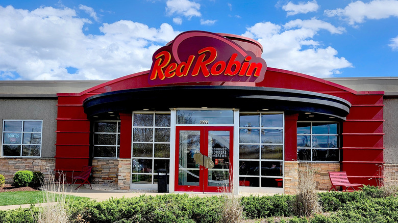 The exterior of a Red Robin restaurant