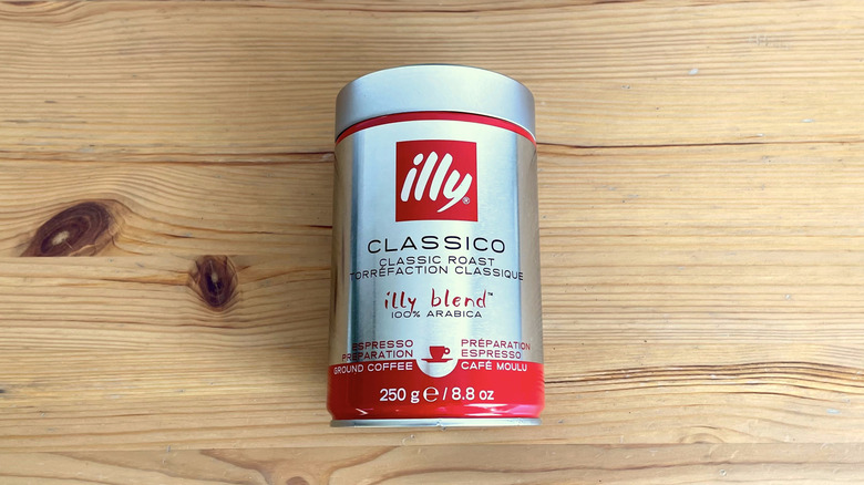 Illy coffee bag lying flat on wooden table