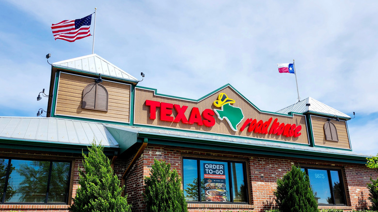 The exterior of Texas Roadhouse restaurant