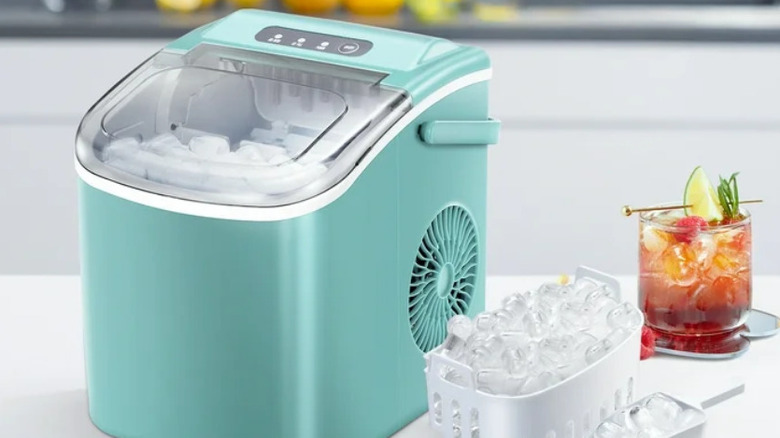 Teal colored ice maker by Auseo