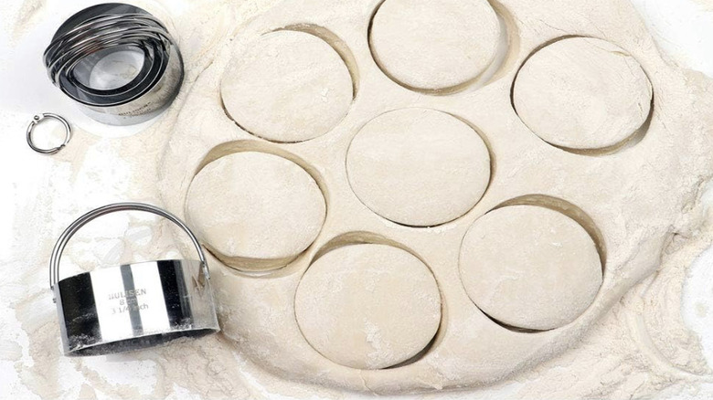 Using HULISEN Biscuit Cutters on fresh dough