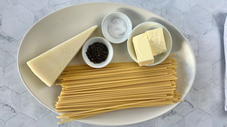 bucatini cacio e pepe ingredients