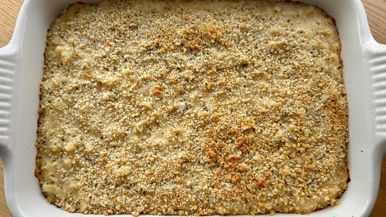 macaroni and cheese with breadcrumbs in pan