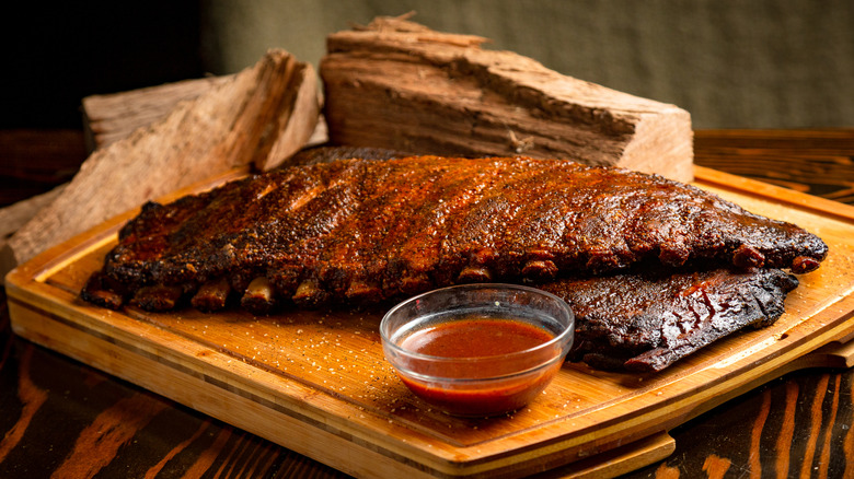 Rack of ribs with sauce