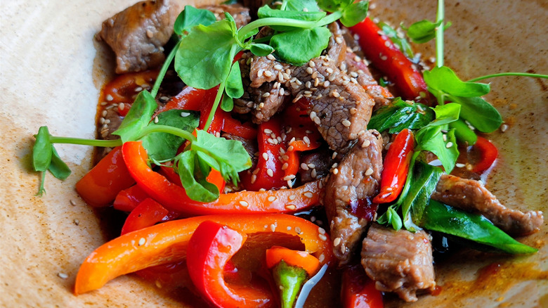 Steak tips with peppers and sesame seeds