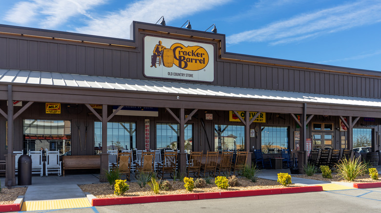 The exterior of Cracker Barrel Old Country Store