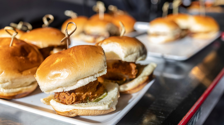 chicken sliders on plates