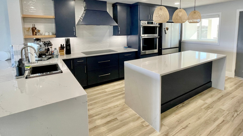 Kitchen with large kitchen island