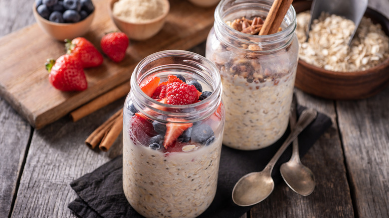 jars of overnight oats