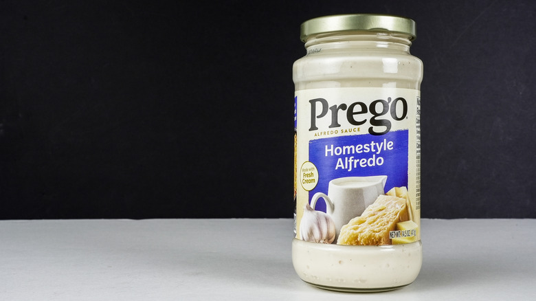 Jar of Prego Alfredo sauce