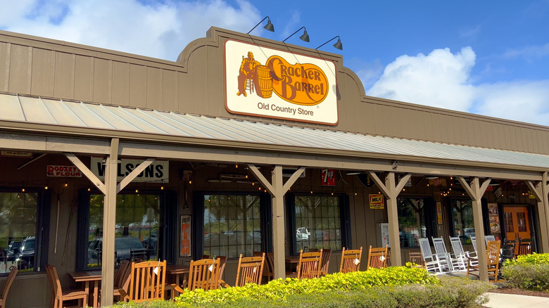 exterior of a Cracker Barrel restaurant