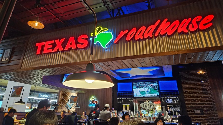 Texas Roadhouse interior