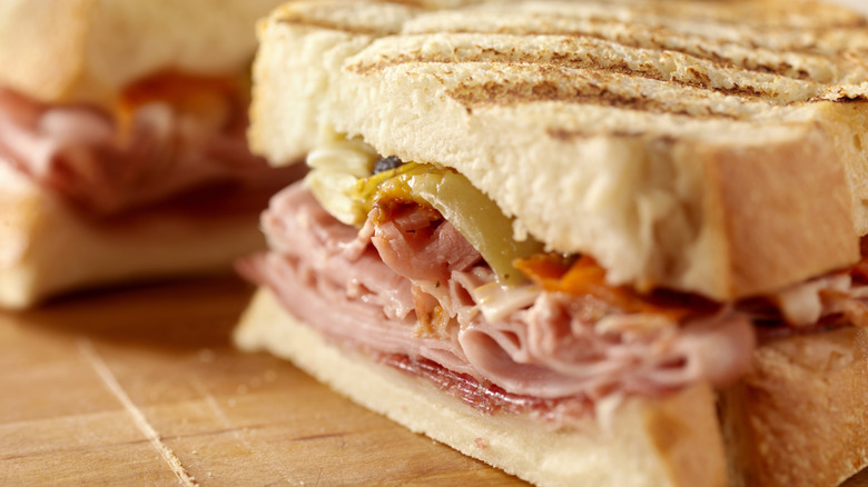 Toasted sandwich with meats