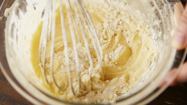 cake mix in bowl