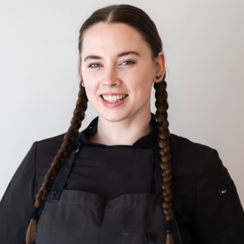 Photo of Sarah Dealy
