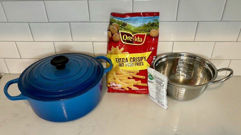 pot, bowl, fries, beef powder