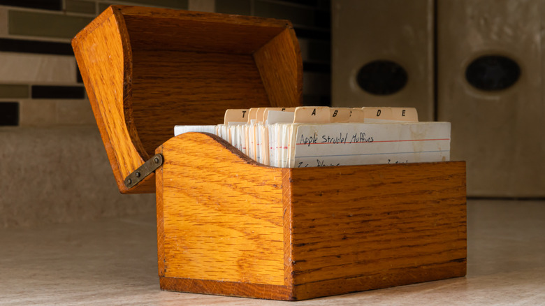A wooden box of recipe cards on a kitchen counter