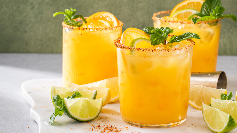 Orange-tequila cocktails with limes