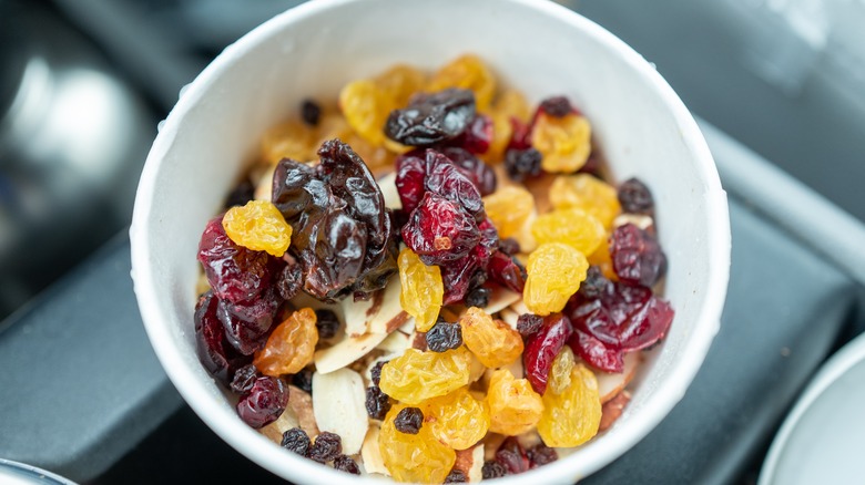starbucks oatmeal with fruit and nuts