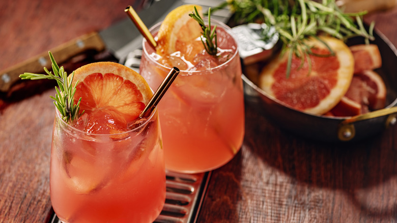 Palomas with grapefruit slices and rosemary garnish