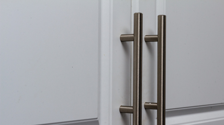 door handles on white cabinets