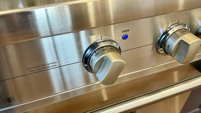 Oven temperature knob set to 350 F