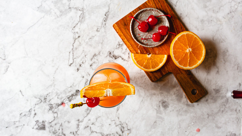 garnishing cocktail