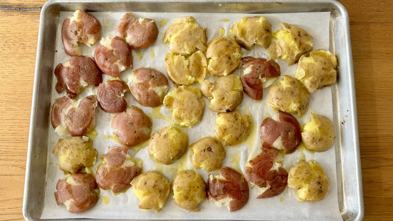 Smashed potatoes with seasonings