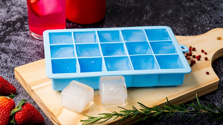 Ice cube tray