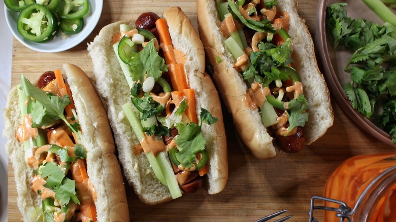 banh mi hot dogs