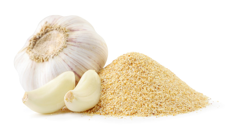 Garlic powder and bulb