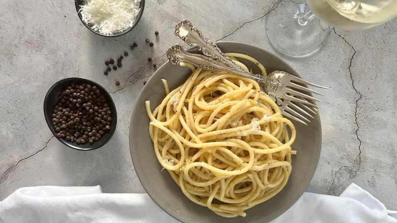 plate bucatini cacio e pepe